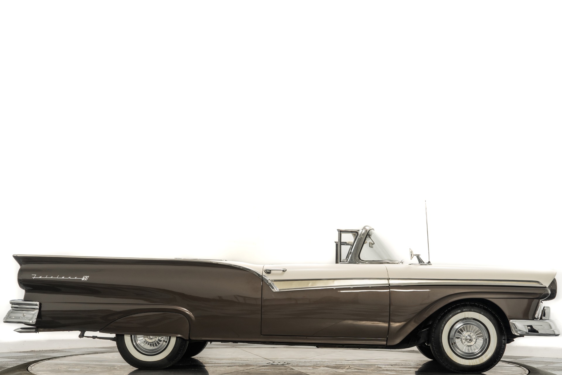 Colonial White/Silver Mocha Iridescent 1957 Ford Fairlane Skyliner