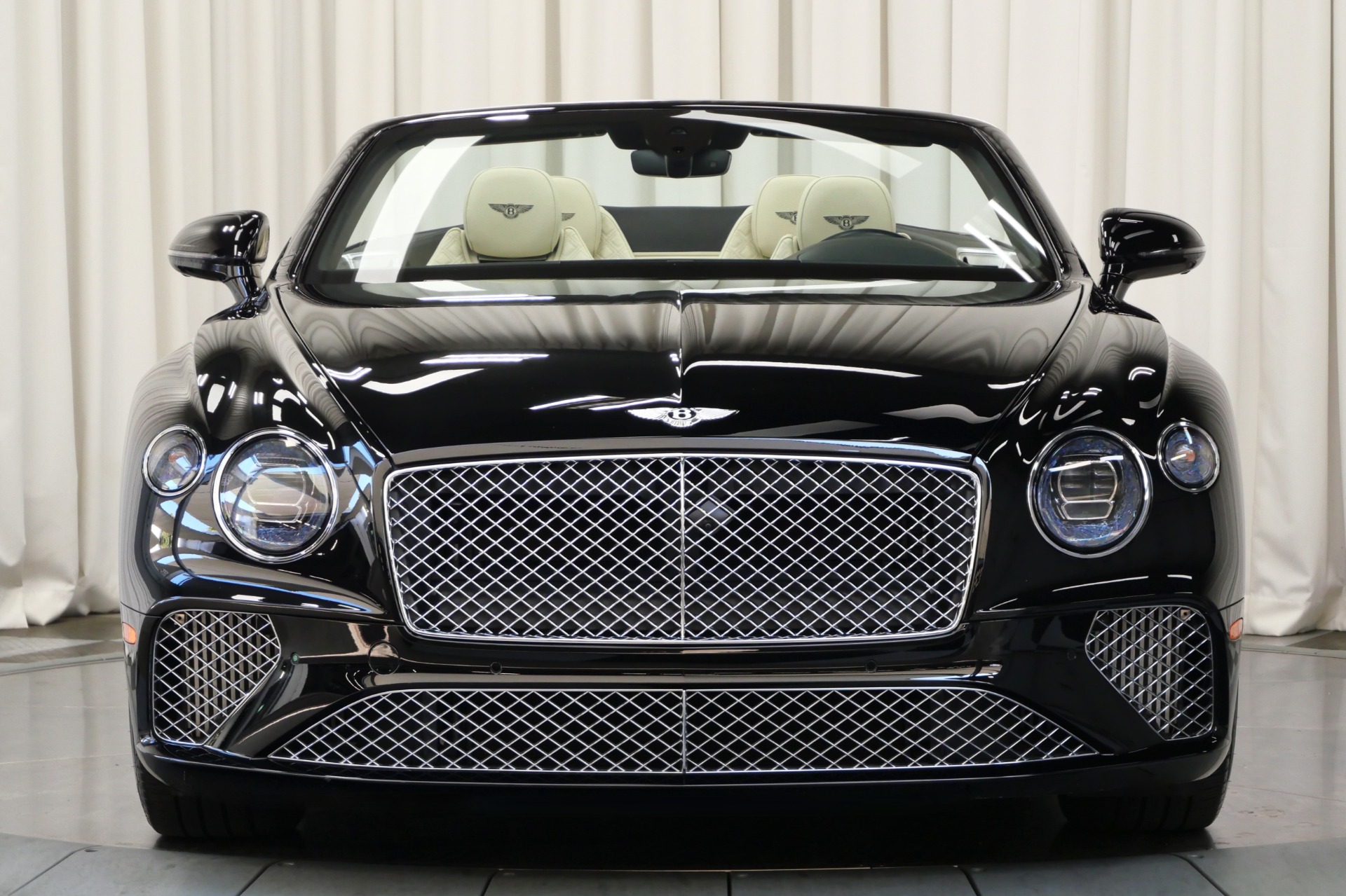 2022 Bentley Continental GTC V8 Mulliner photo 4