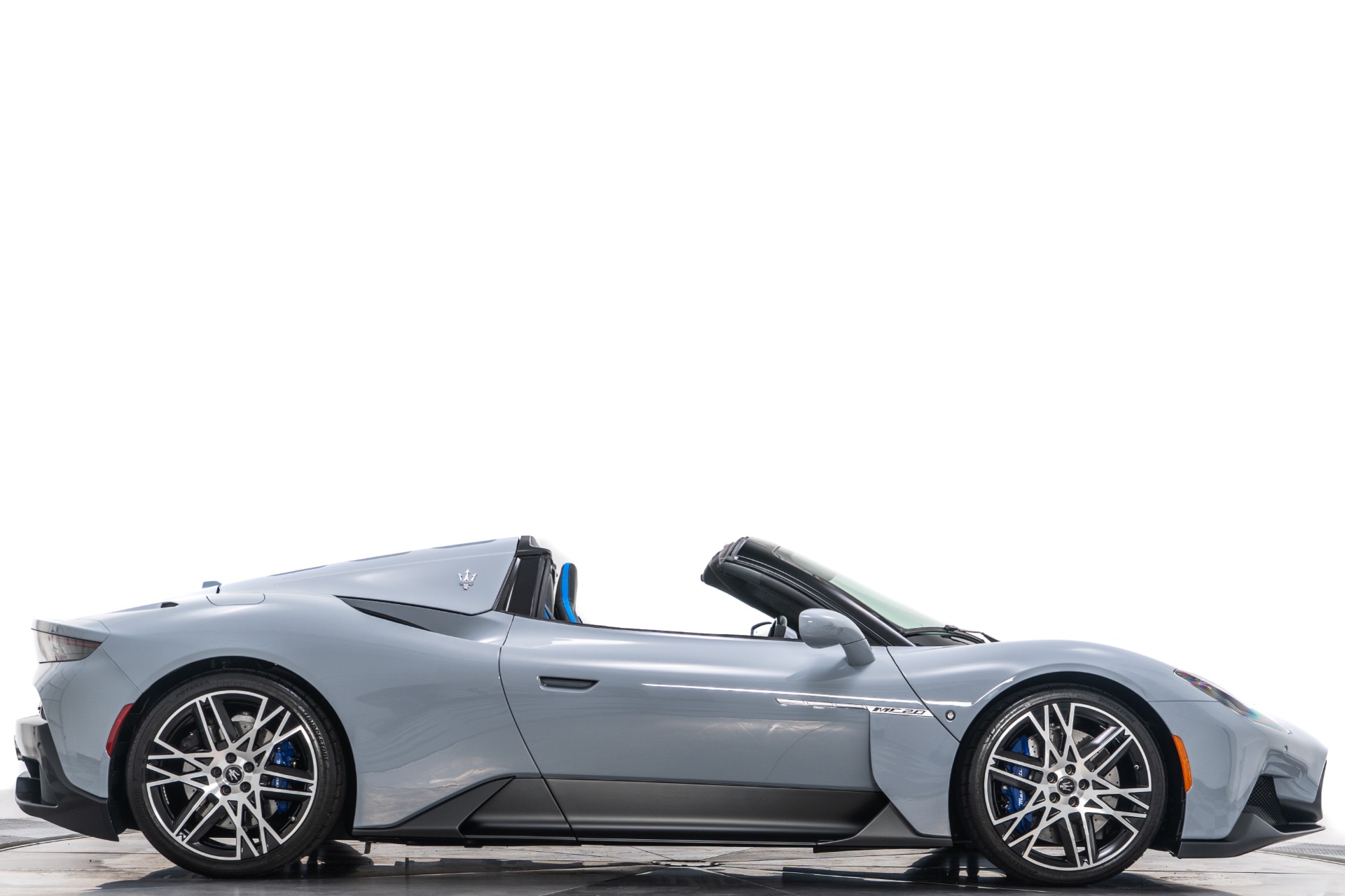Grigio Incognito 2024 Maserati MC20 Cielo -Carbon Fiber Interior