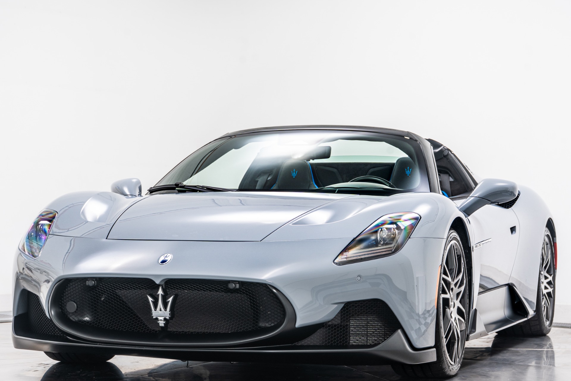 Grigio Incognito 2024 Maserati MC20 Cielo -Carbon Fiber Interior