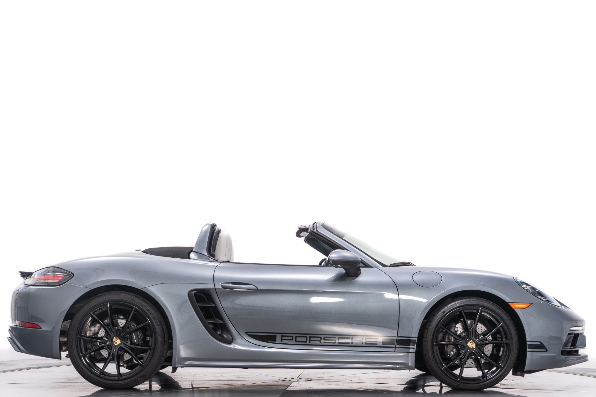 2025 Porsche Boxster photo 2