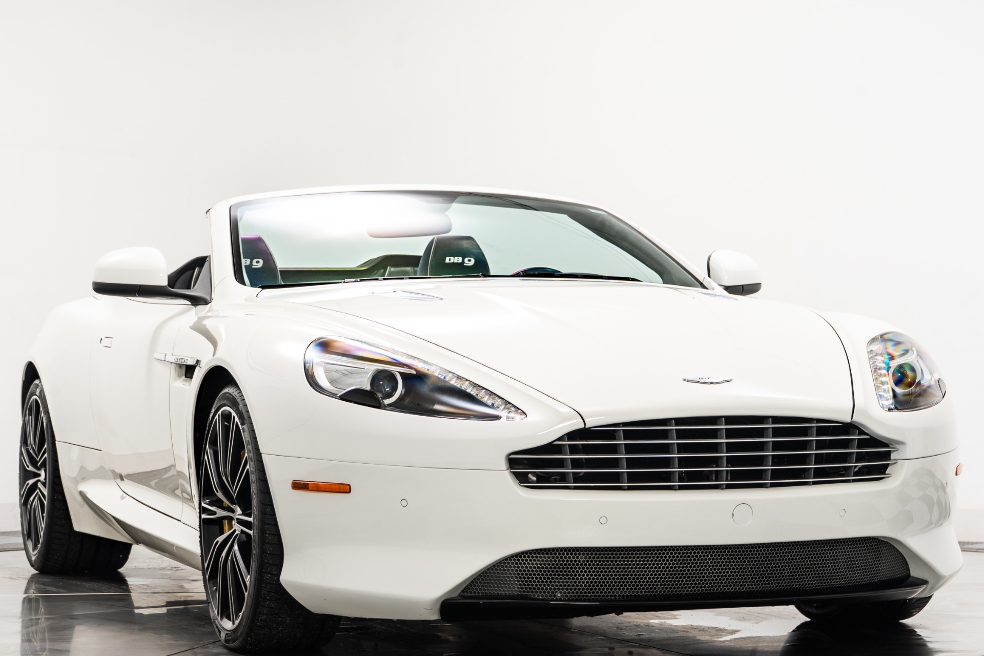 2014 Aston Martin DB9 Volante photo 3