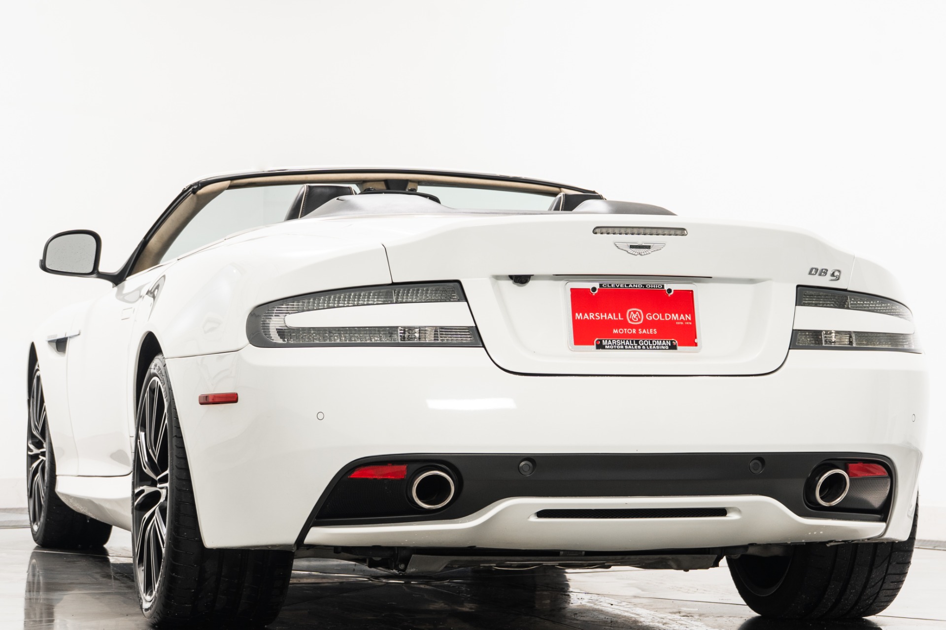 Aston Martin DB9 Volante -V12, 20 Inch Wheels, Carbon Fiber Trim