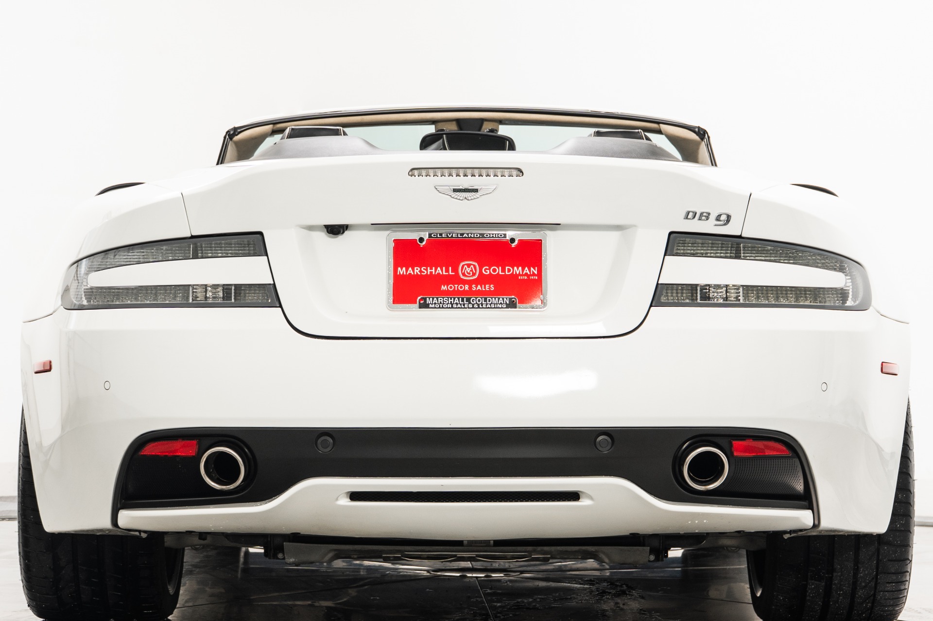 Aston Martin DB9 Volante -V12, 20 Inch Wheels, Carbon Fiber Trim