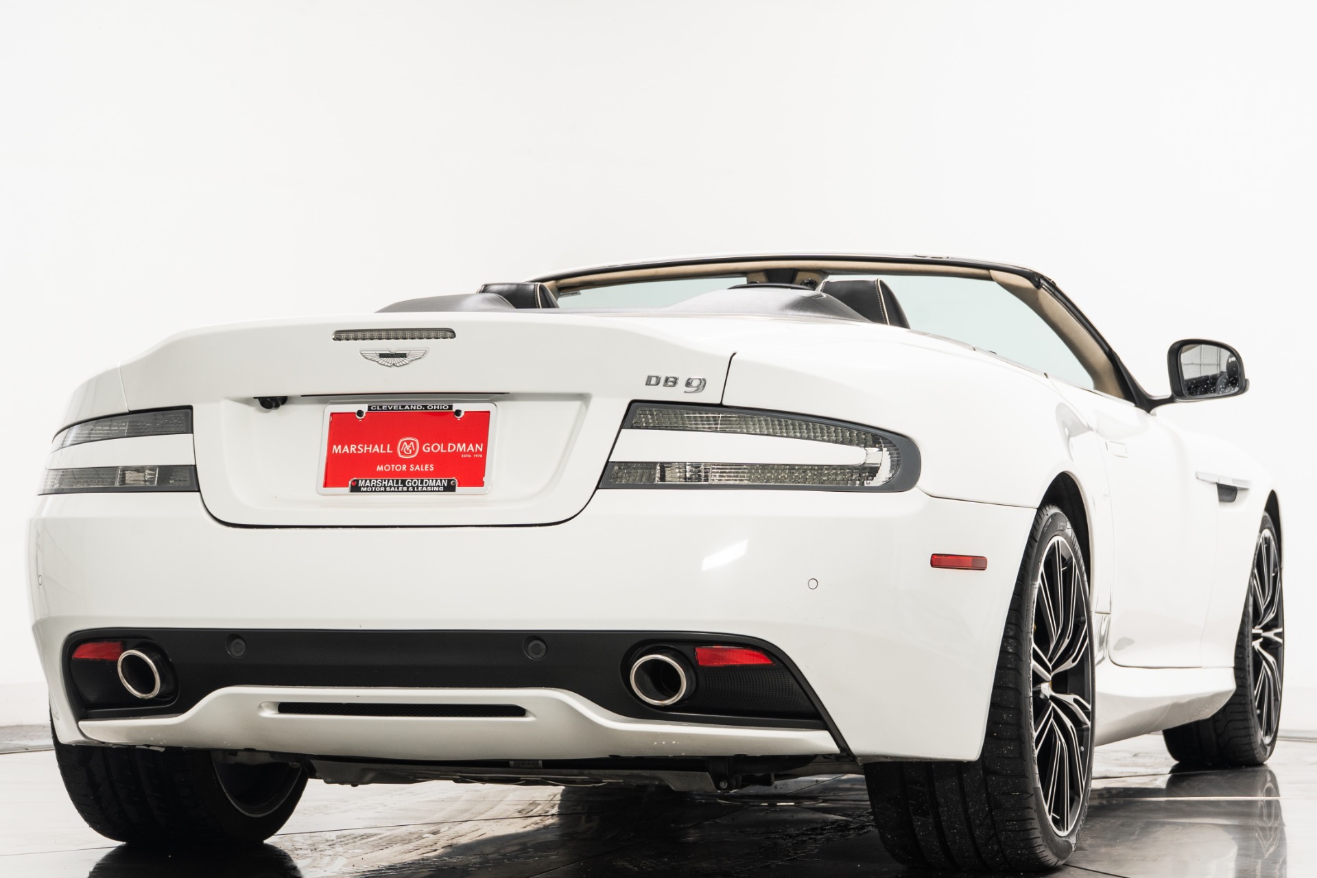 Aston Martin DB9 Volante -V12, 20 Inch Wheels, Carbon Fiber Trim