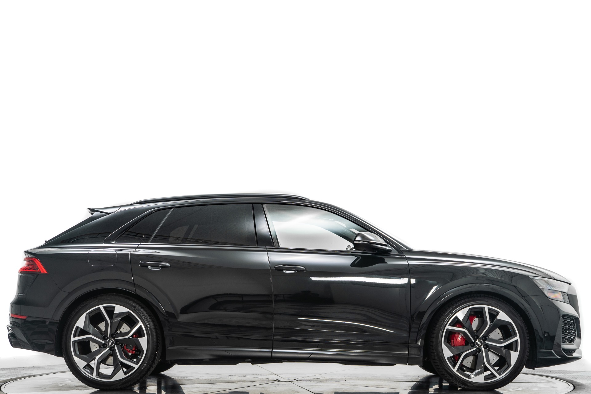 2023 Audi RS Q8 photo 2