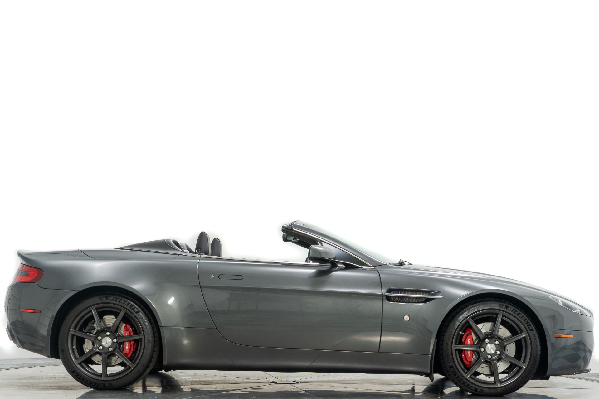 2008 Aston Martin V8 Roadster photo 2