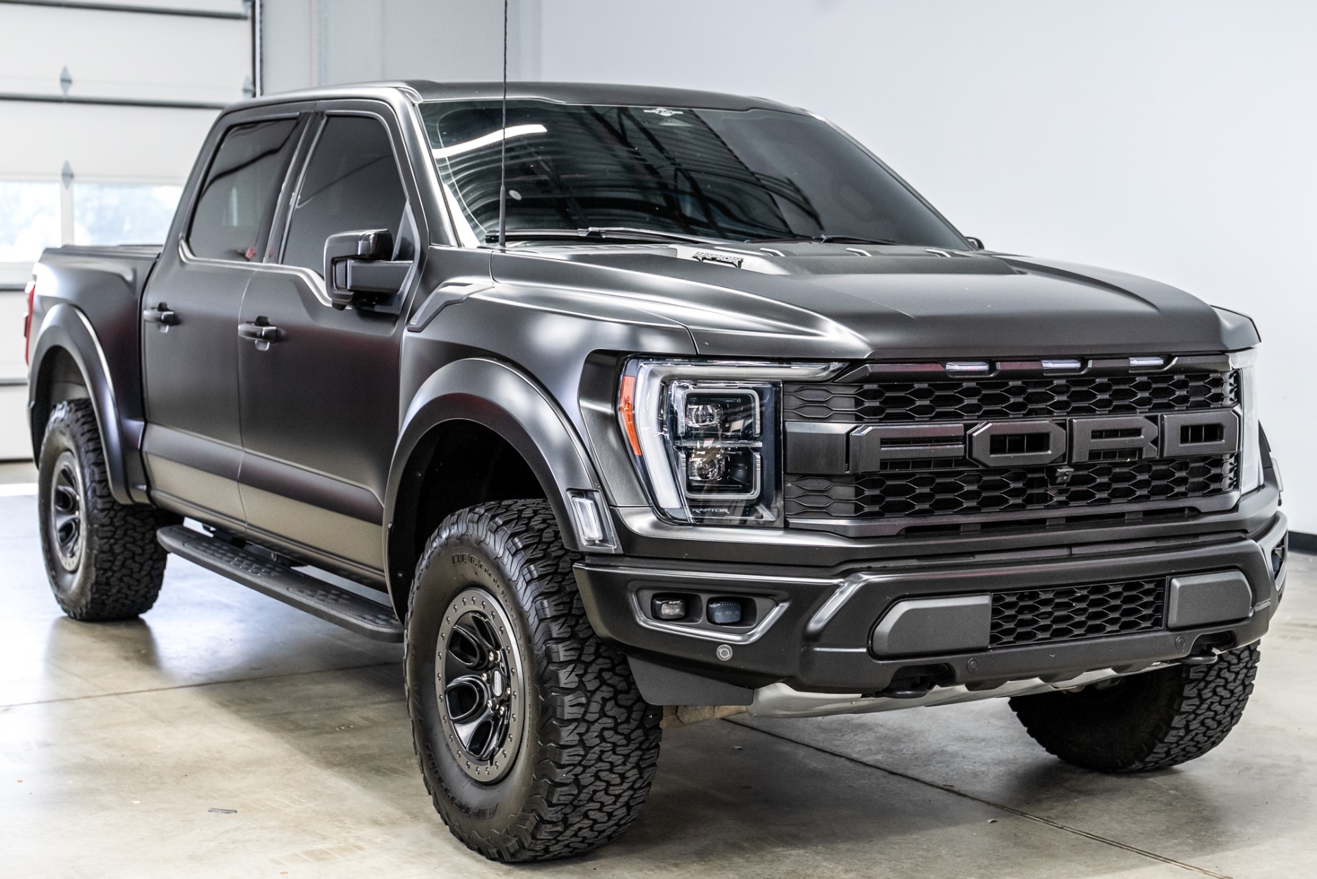 2023 Ford F-150 Raptor photo 3