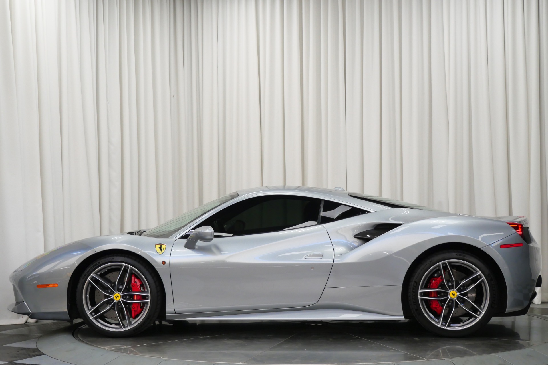 2018 Ferrari 488 GTB photo 2