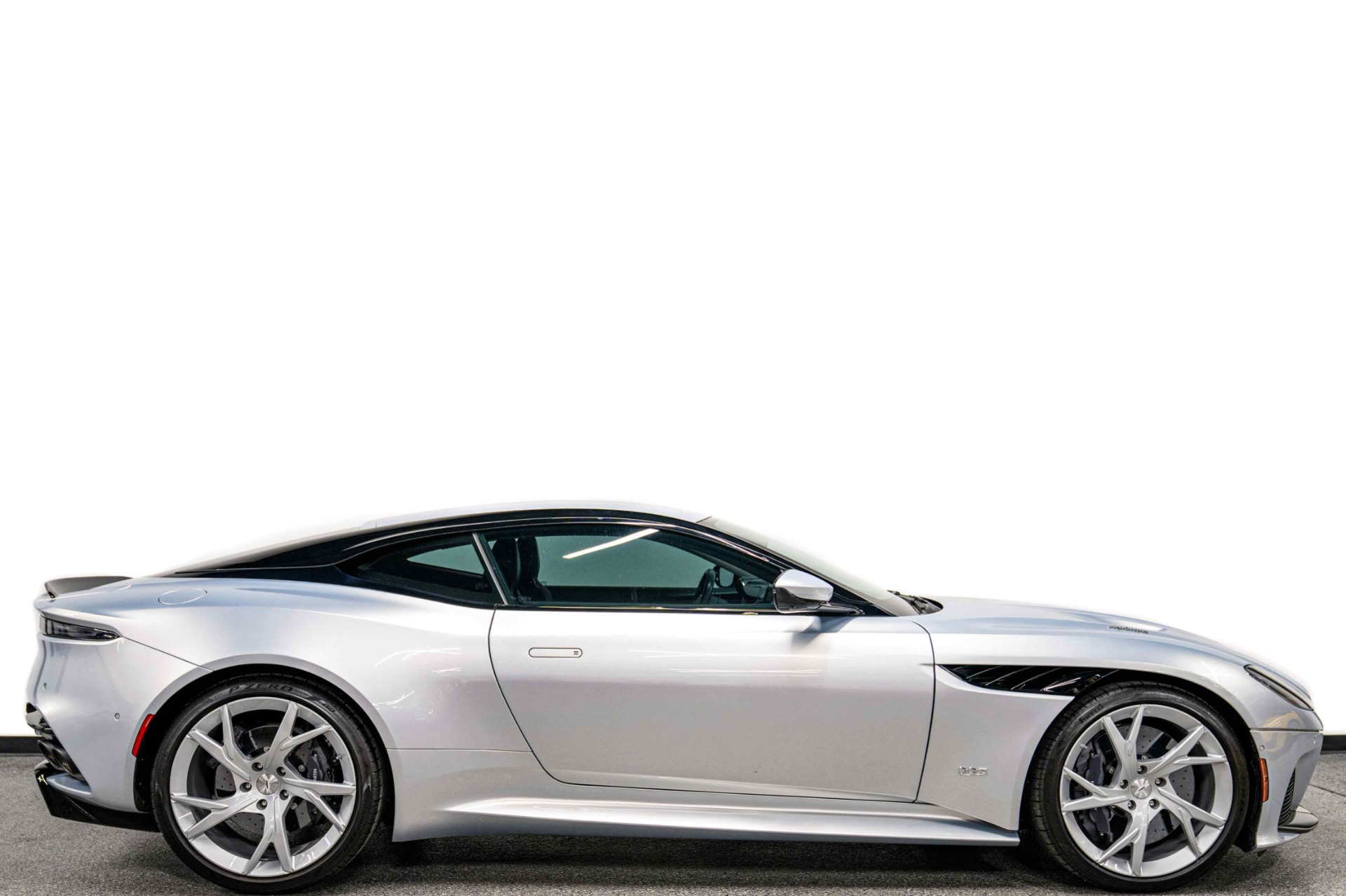 Lightning Silver 2019 Aston Martin DBS Superleggera For Sale