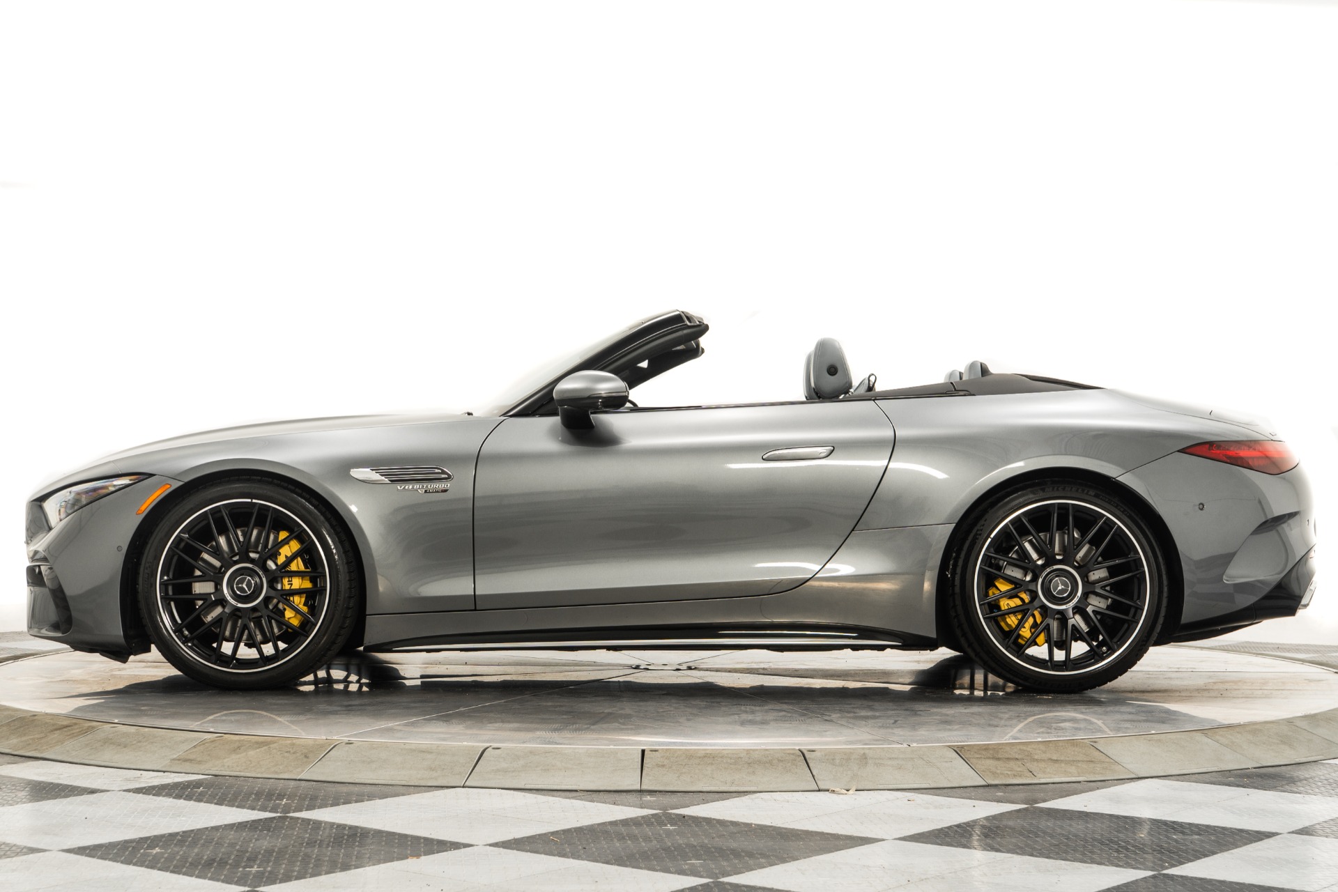 Selenite Grey Metallic 2023 Mercedes-Benz SL 63 AMG For Sale