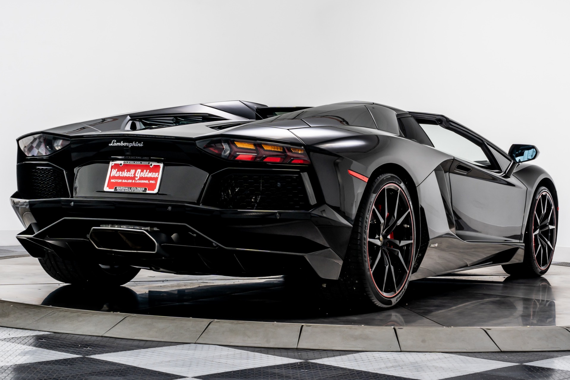 Lamborghini Aventador Roadster 2015 限定版 2015 Lamborghini Aventador LP 700-4 Roadster Giallo Orion