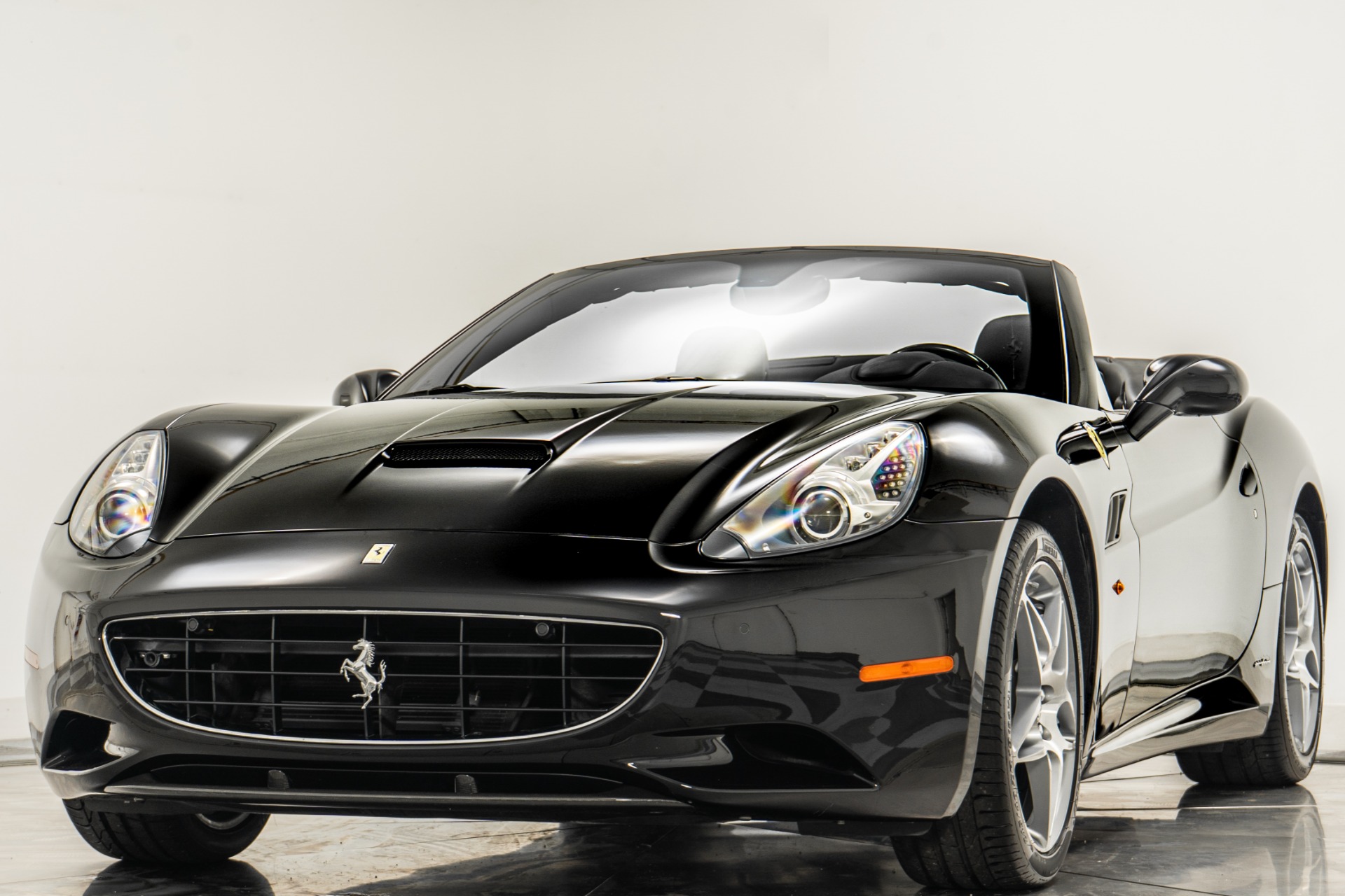 Ferrari California -Daytona Seats, Carbon Fiber Driving Zone, Carbon Dash Inserts