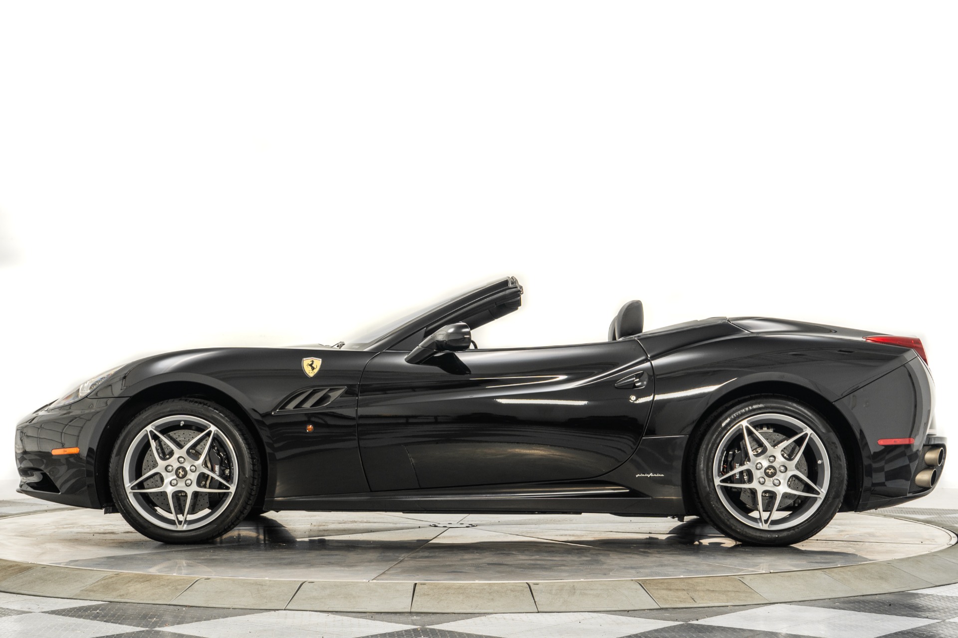 Ferrari California -Daytona Seats, Carbon Fiber Driving Zone, Carbon Dash Inserts