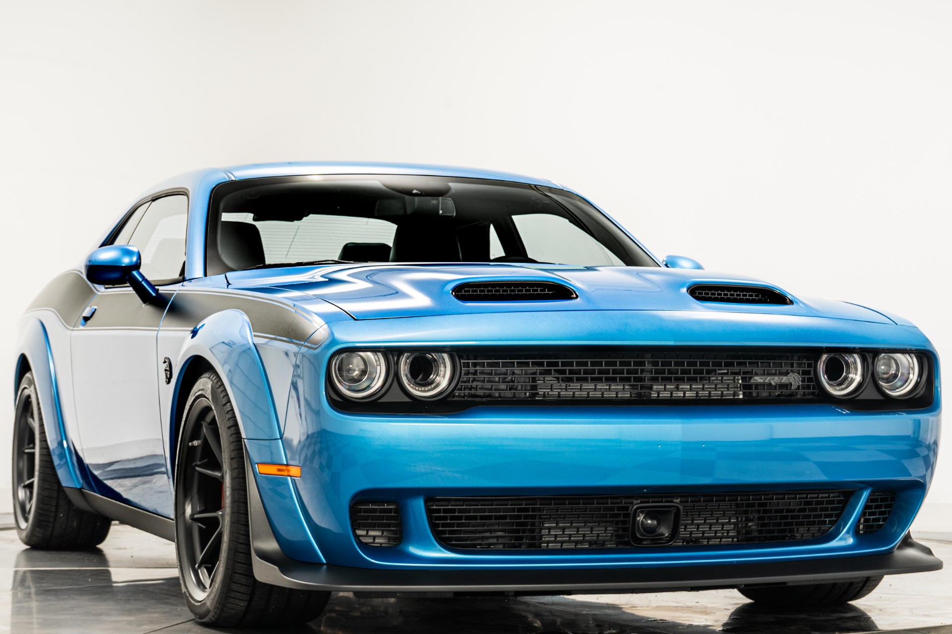 B5 Blue Pearl Coat 2023 Dodge Challenger SRT Hellcat -Jailbreak