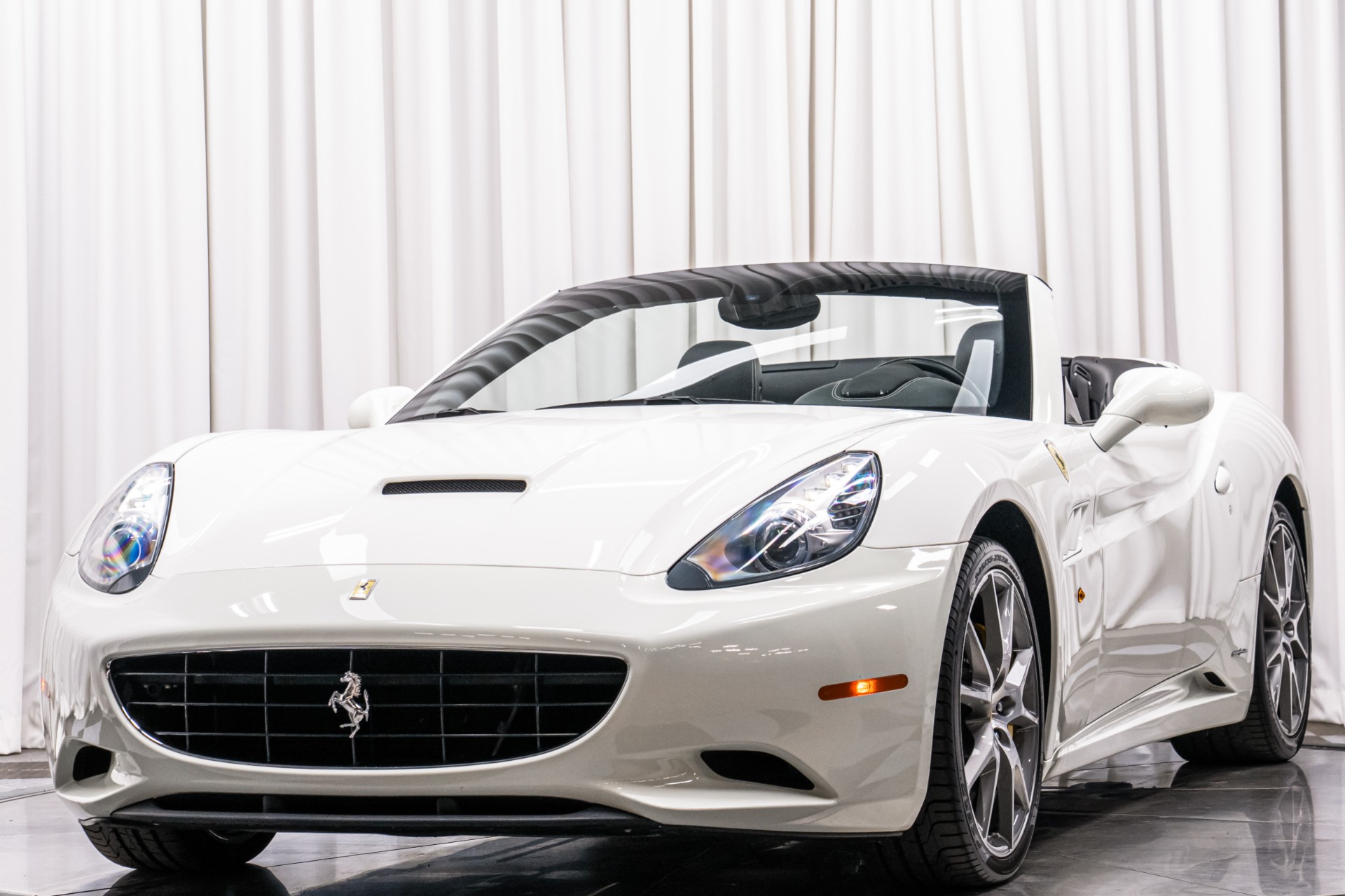 Ferrari California -Daytona Seats, Forged Wheels, Scuderia Shields, Contrast Stitching