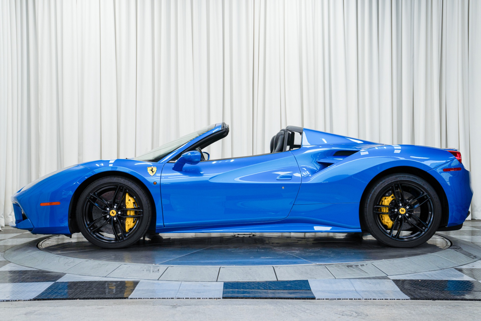 2017 Ferrari 488 Spider photo 3