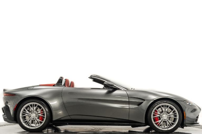 Magnetic Silver 2022 Aston Martin Vantage Volante -Duotone