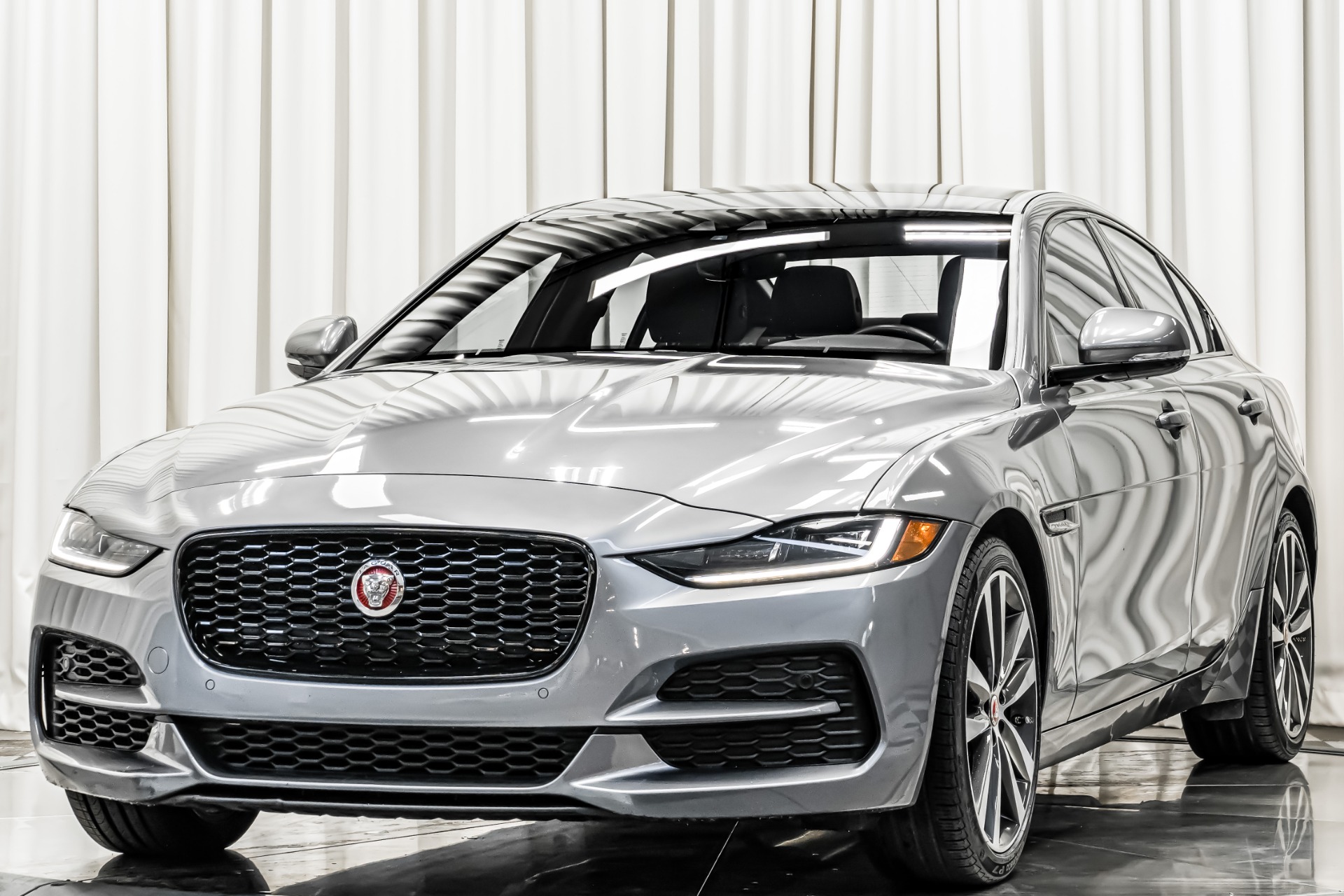 2020 Jaguar XE S photo 3