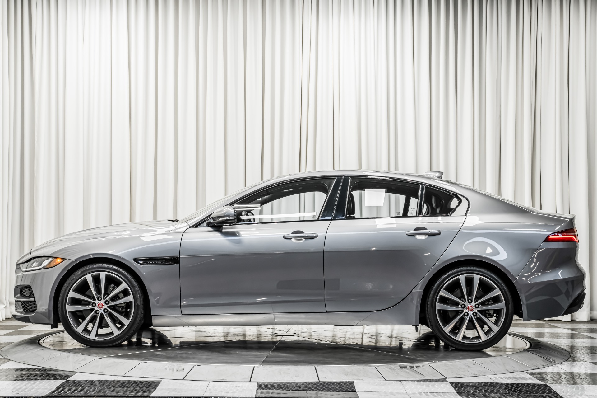 2020 Jaguar XE S photo 4