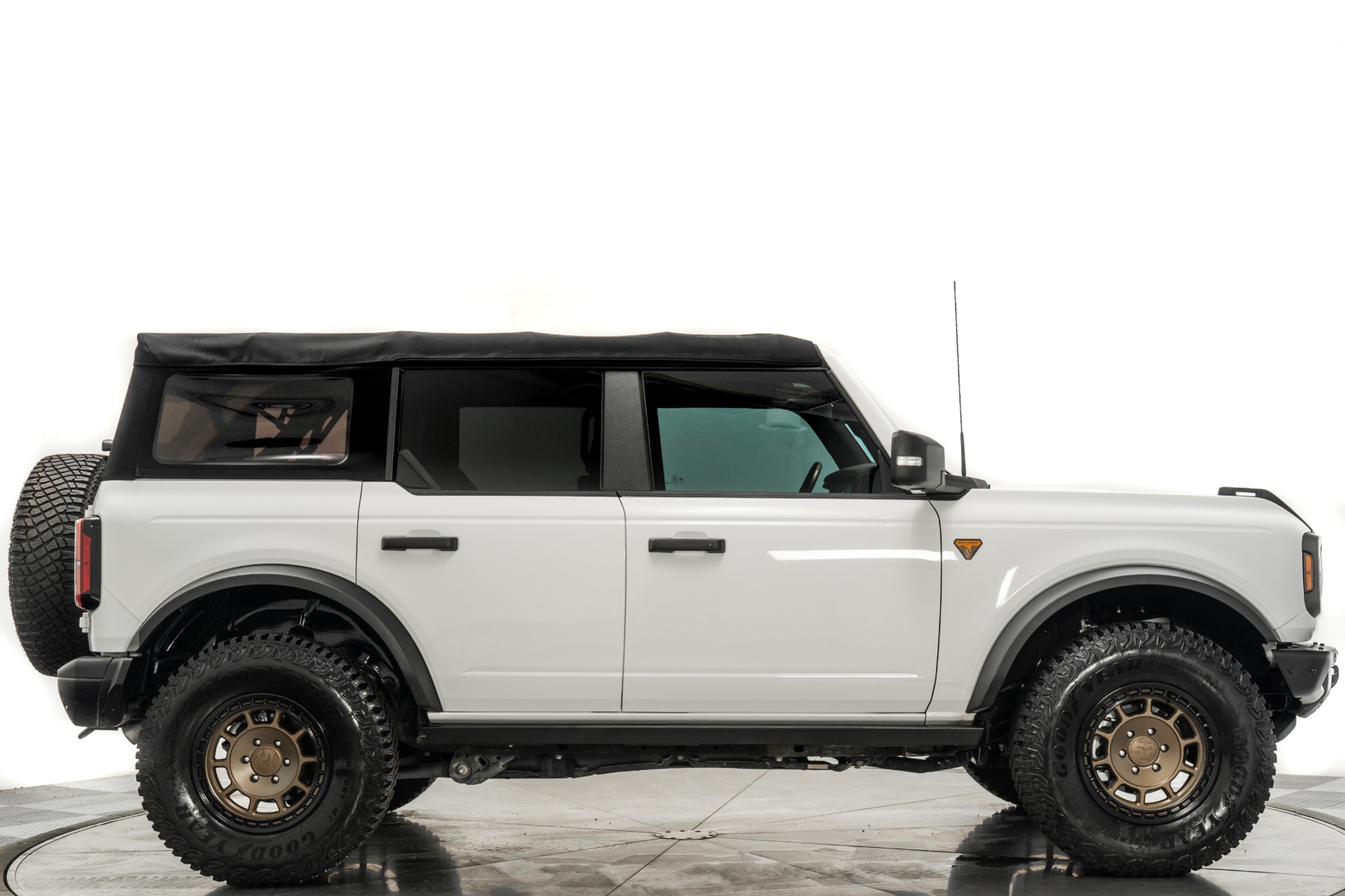Oxford White 2021 Ford Bronco Badlands Advanced -Sasquatch Package