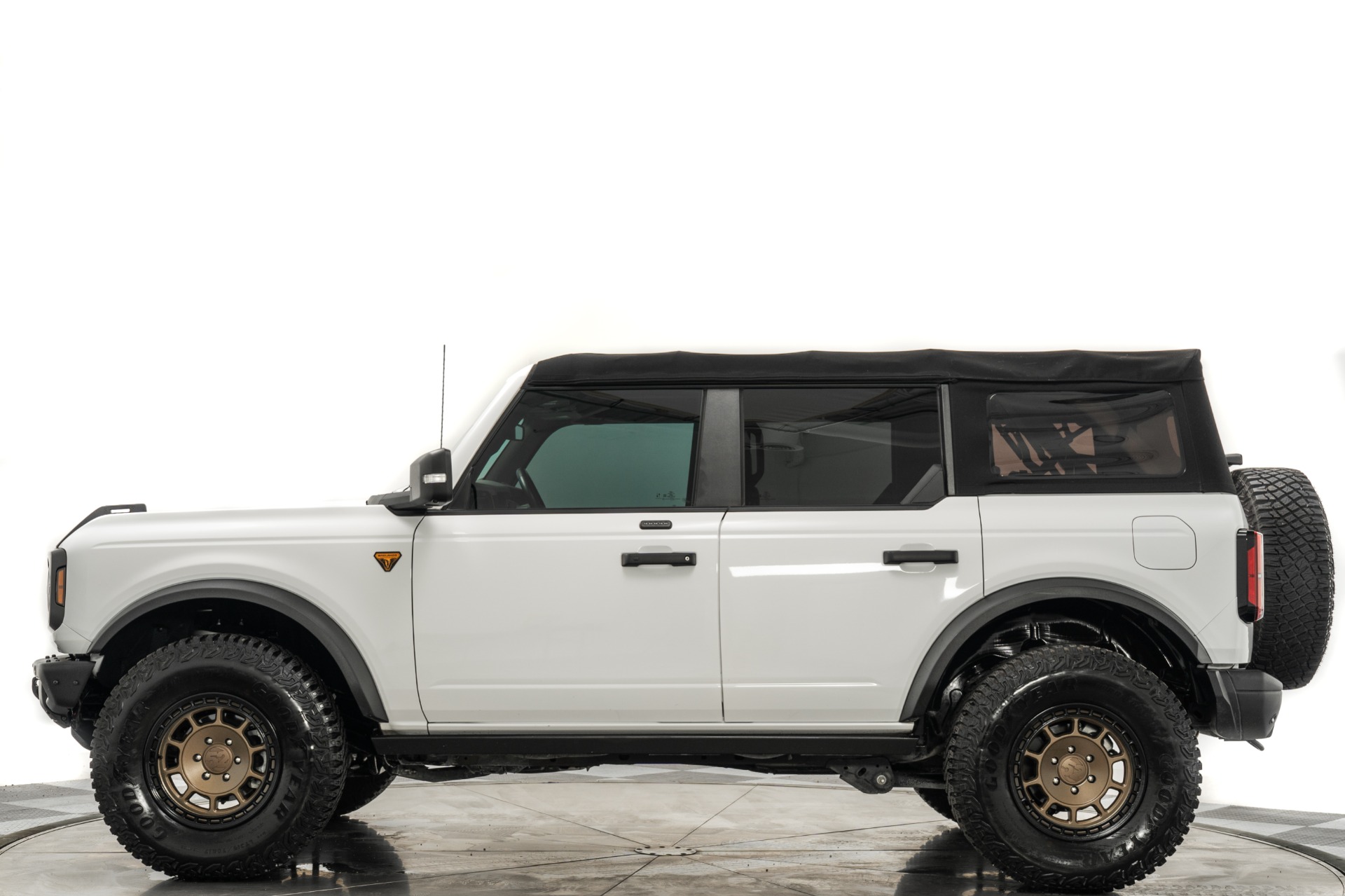Oxford White 2021 Ford Bronco Badlands Advanced -Sasquatch Package