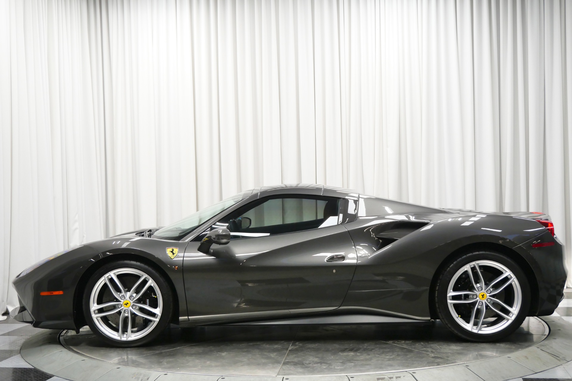 Ferrari 488 Spider -Ferrari Historical Color, Sport Exhaust, Daytona Seats