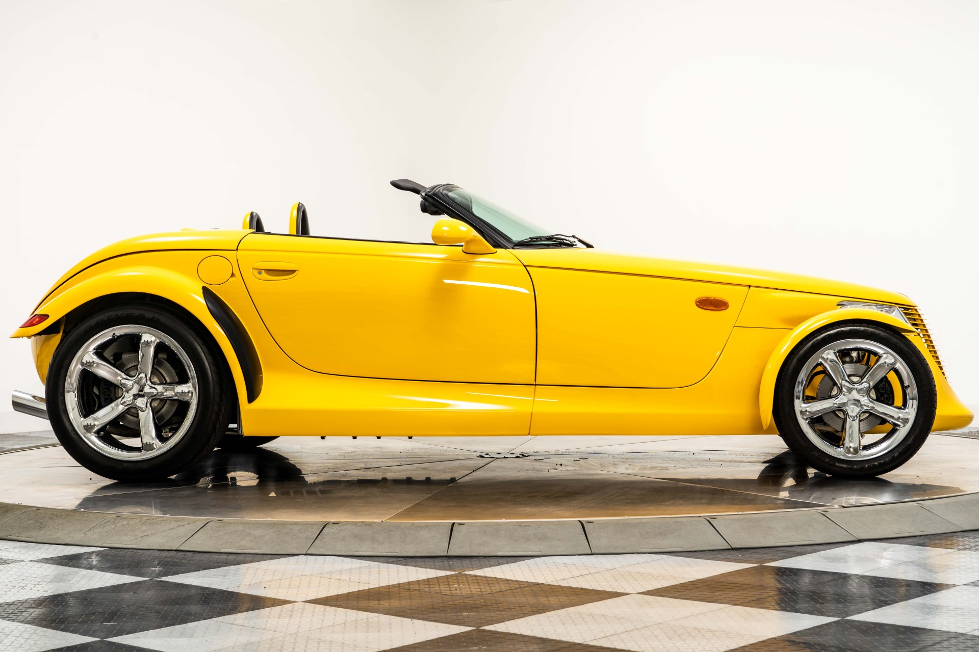 Anson 1/18 scale Diecast 30331 - Plymouth Prowler - Yellow