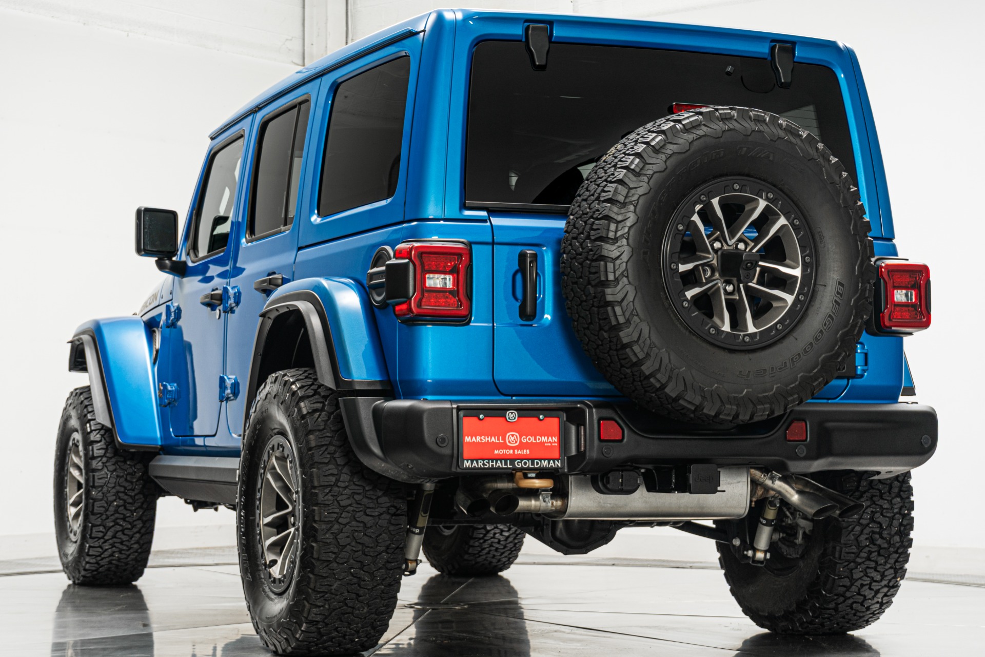 Jeep Wrangler Rubicon 392 -Sky Retractable Top, Warn Winch, Deployable Steps