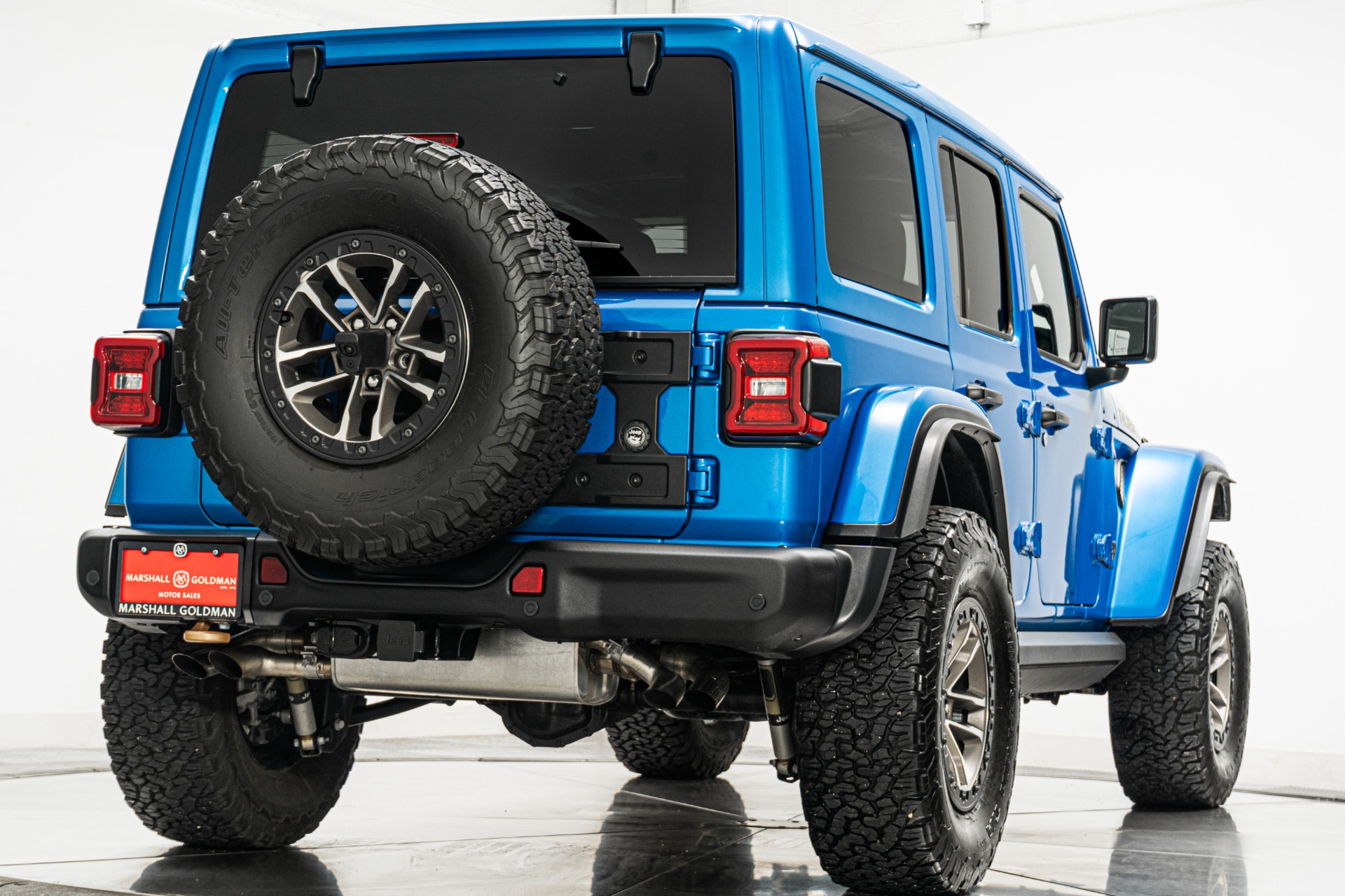 Jeep Wrangler Rubicon 392 -Sky Retractable Top, Warn Winch, Deployable Steps