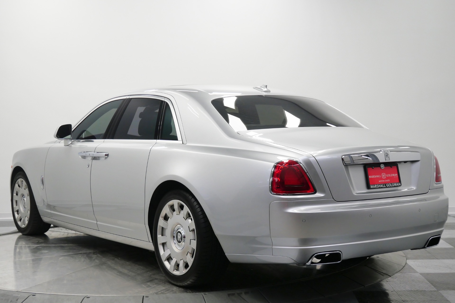 Rolls-Royce Ghost -Rear Seat Entertainment, Picnic Tables, V12 Power