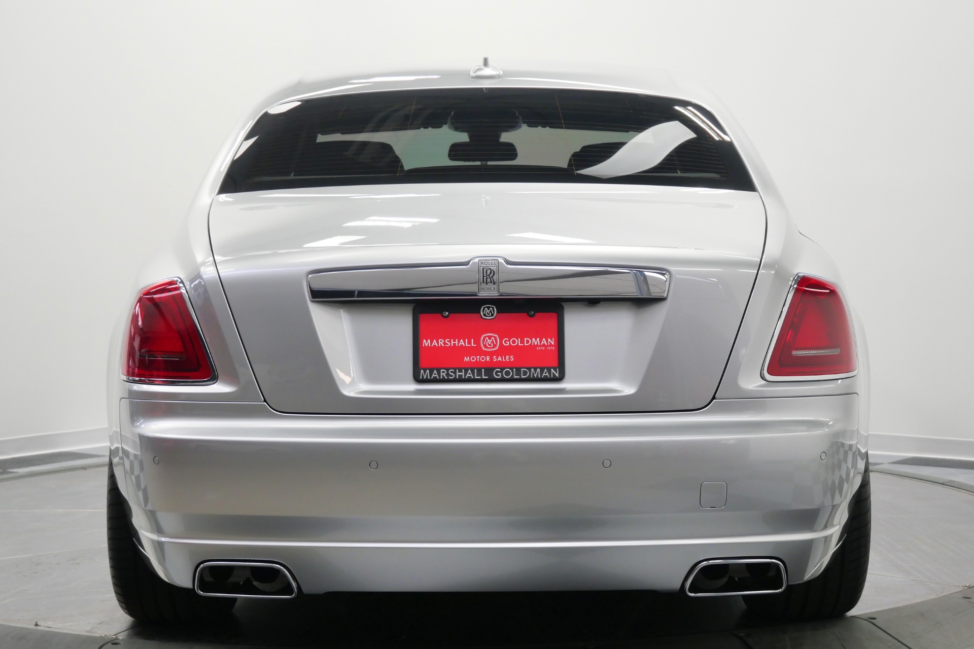 Rolls-Royce Ghost -Rear Seat Entertainment, Picnic Tables, V12 Power