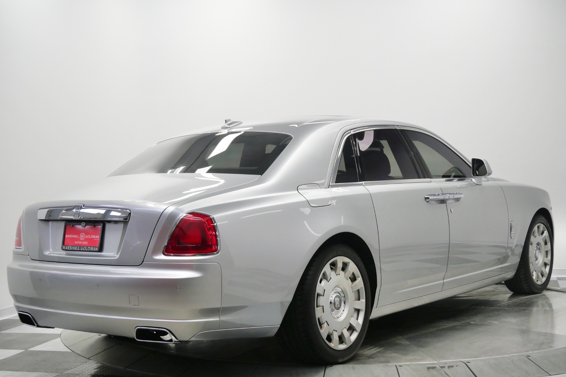 Rolls-Royce Ghost -Rear Seat Entertainment, Picnic Tables, V12 Power
