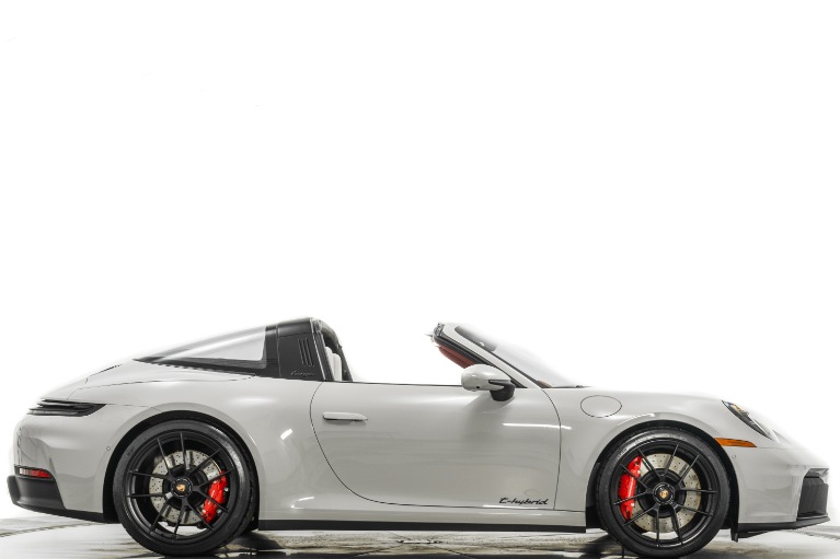 Chalk 2025 Porsche 911 Targa 4 GTS -T Hybrid, Exclusive Manufaktur