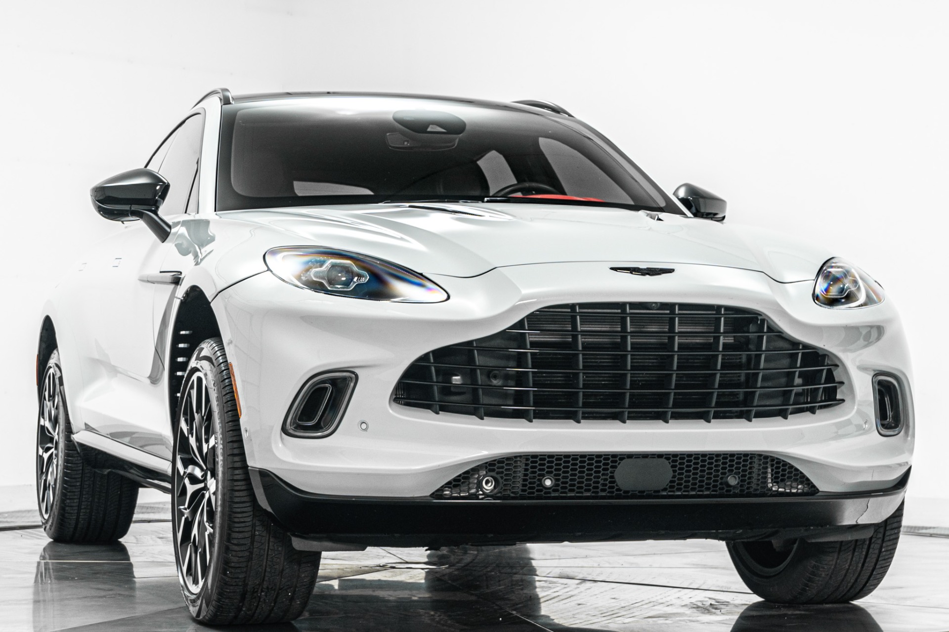 Aston Martin DBX -AML Color, Indulgence Pack, DB Elegance Pack