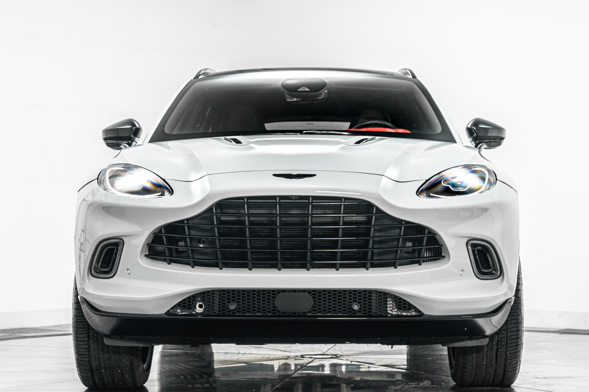 Aston Martin DBX -AML Color, Indulgence Pack, DB Elegance Pack