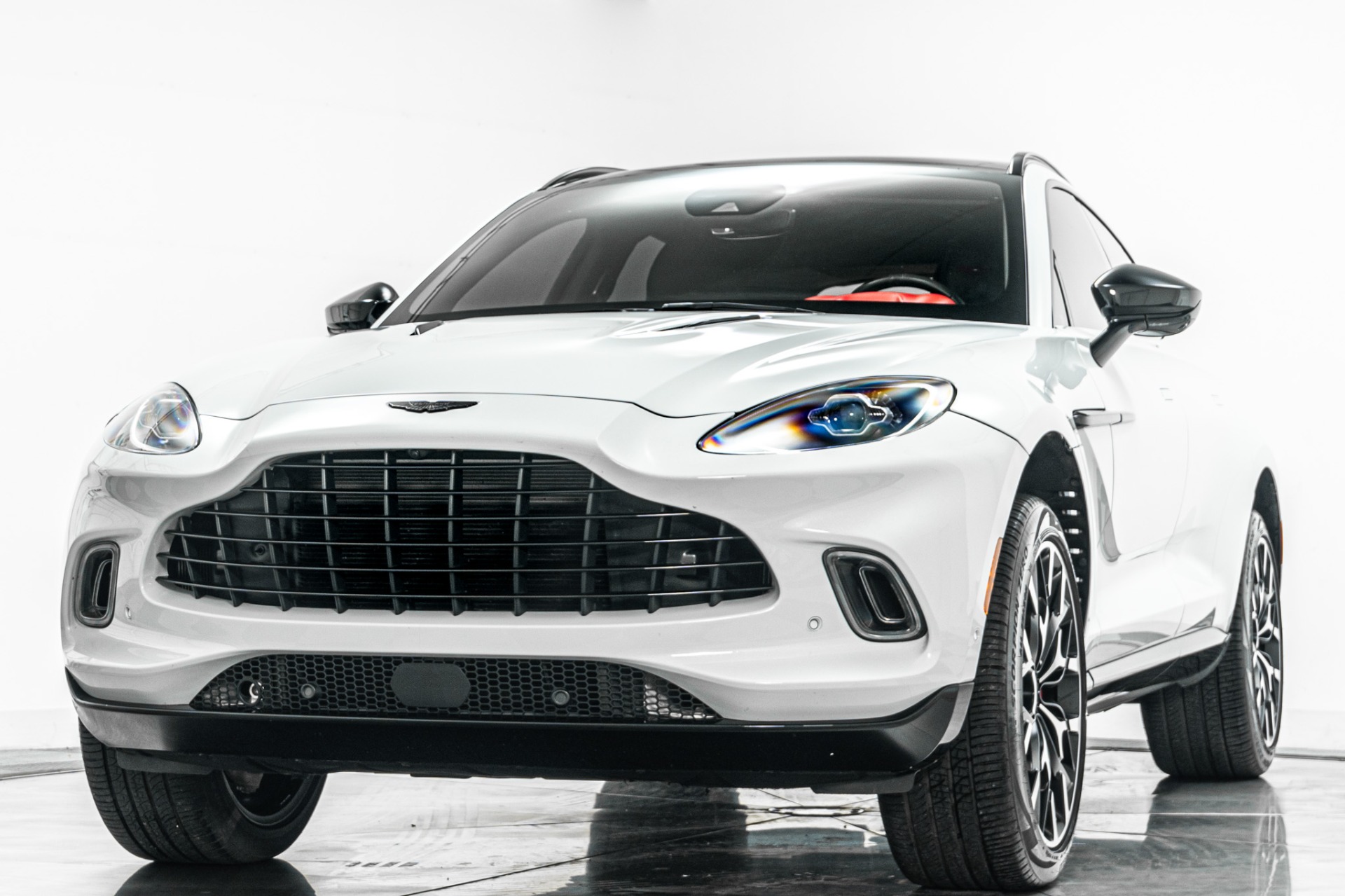 Aston Martin DBX -AML Color, Indulgence Pack, DB Elegance Pack