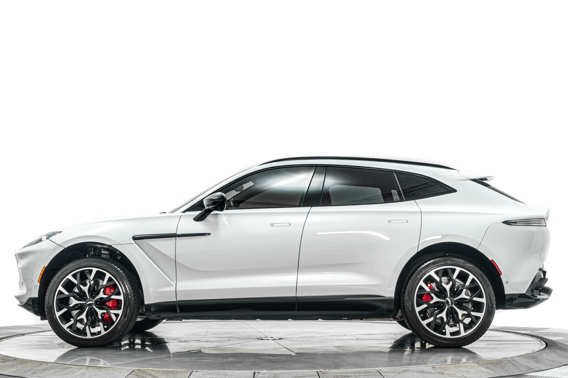 Aston Martin DBX -AML Color, Indulgence Pack, DB Elegance Pack