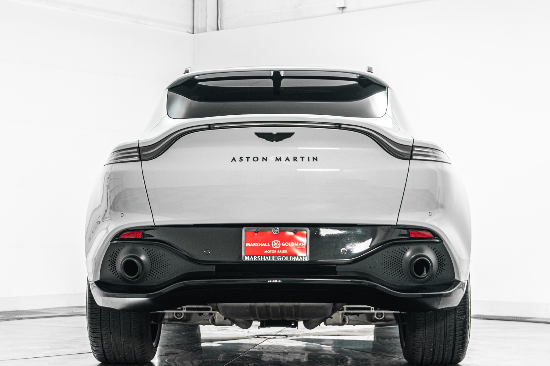 Aston Martin DBX -AML Color, Indulgence Pack, DB Elegance Pack
