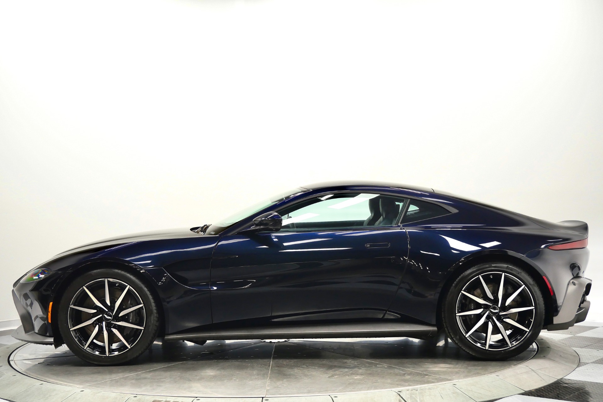 Aston Martin Vantage -Twin Turbo V8, Comfort Collection, Beautiful Inside And Out