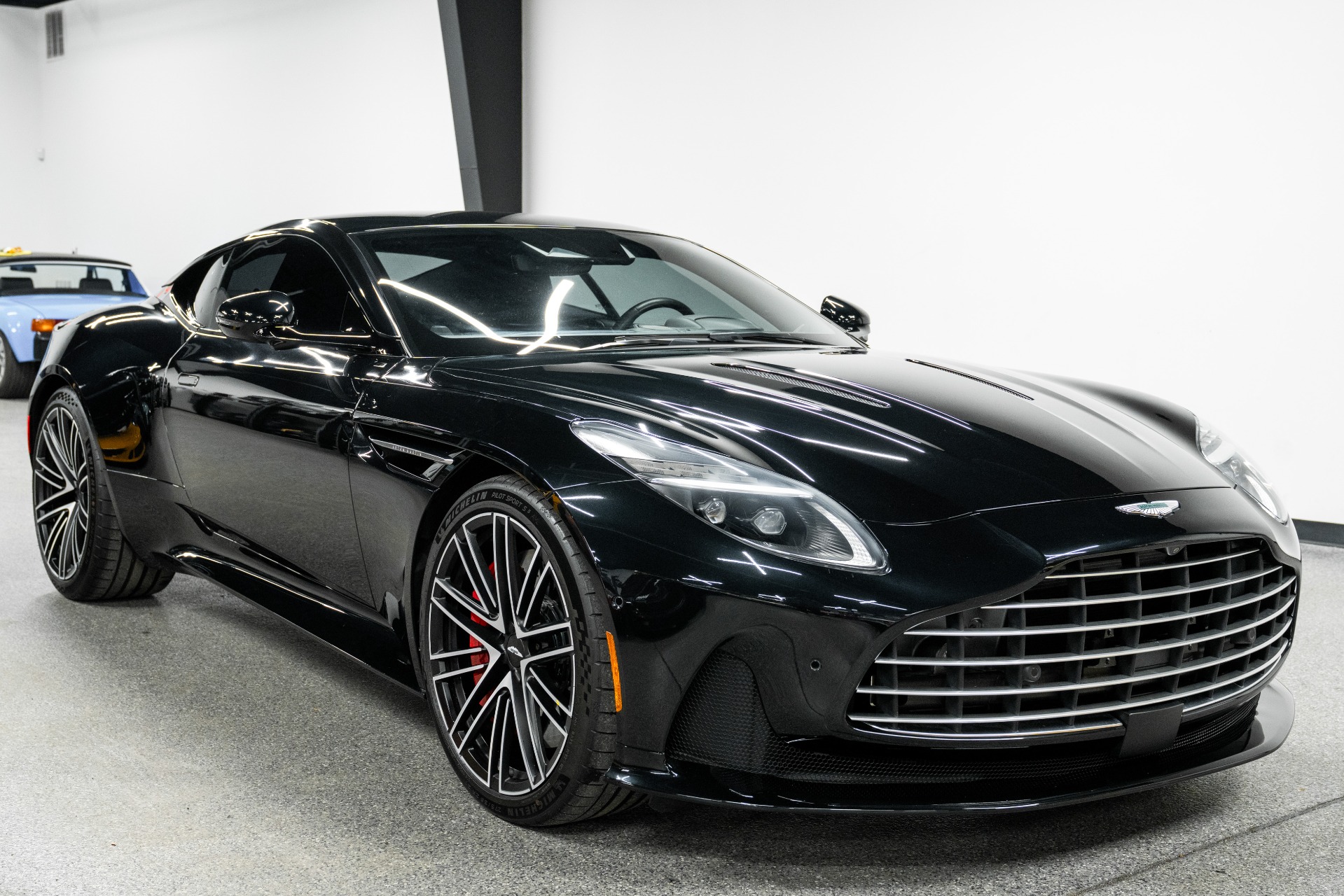 Aston Martin DB12 V8 -Special Paint Color, Bowers And Wilkins Premium Audio, Carbon Brakes