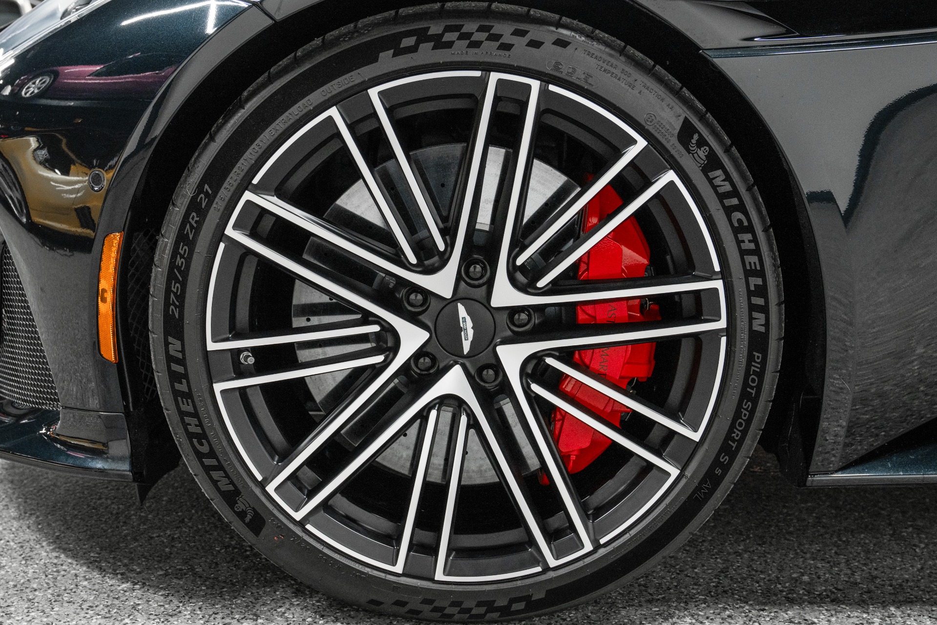 Aston Martin DB12 V8 -Special Paint Color, Bowers And Wilkins Premium Audio, Carbon Brakes