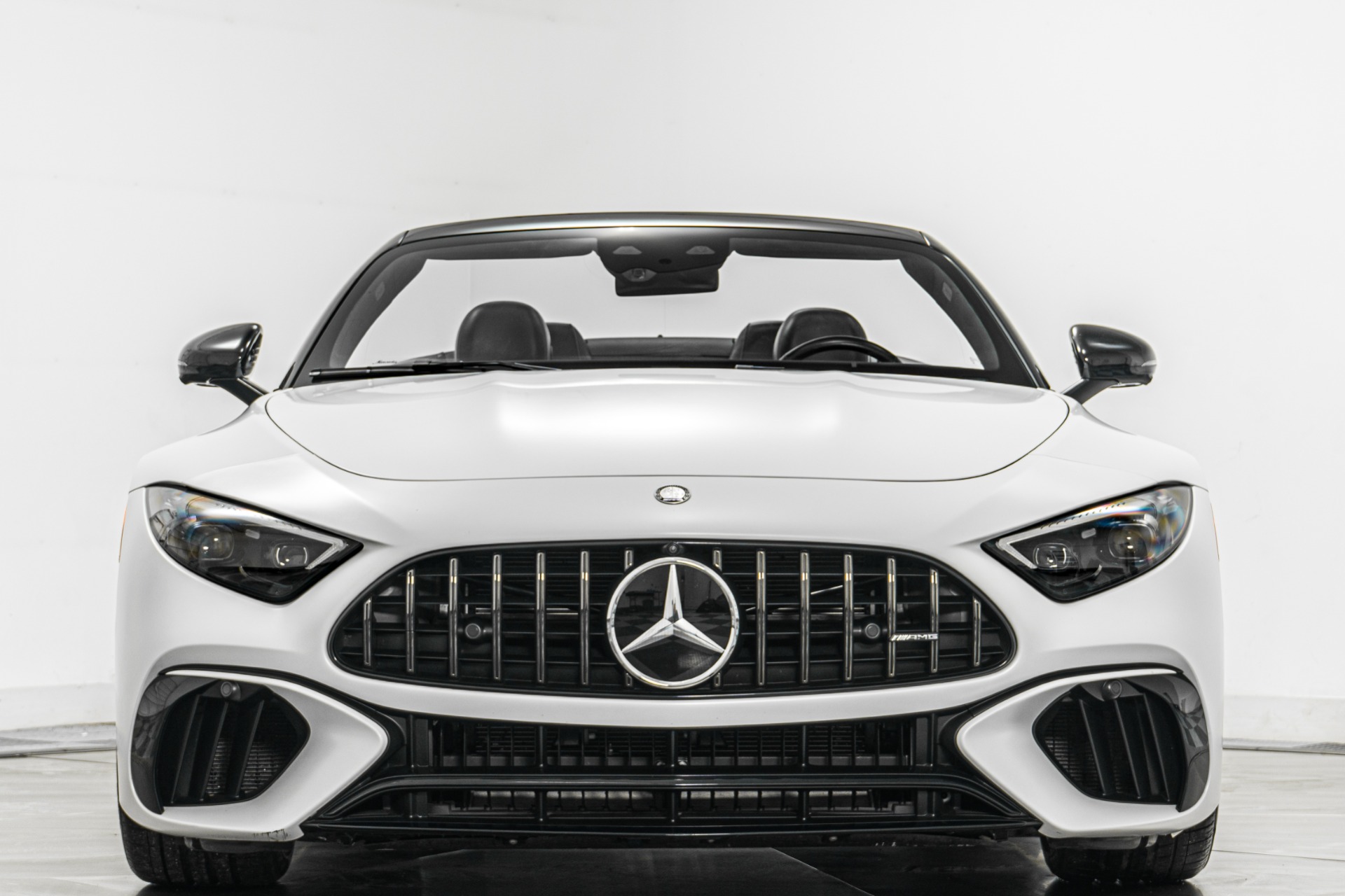 MANUFAKTUR Moonlight White Magno 2025 Mercedes-Benz SL63 AMG S E