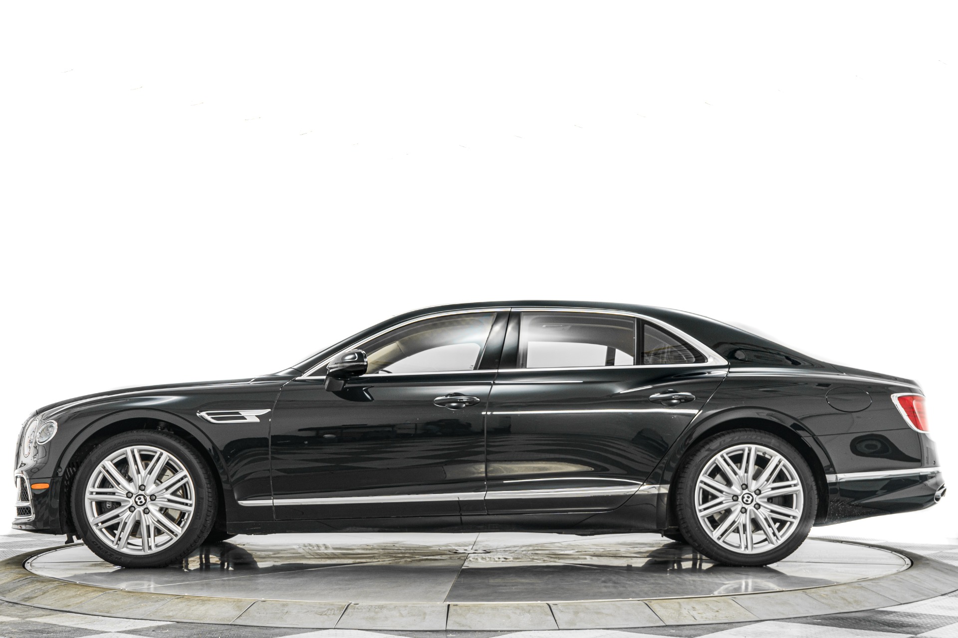 Bentley Flying Spur Hybrid -Four Seat Comfort Specification, Contrast Piping And Stitching