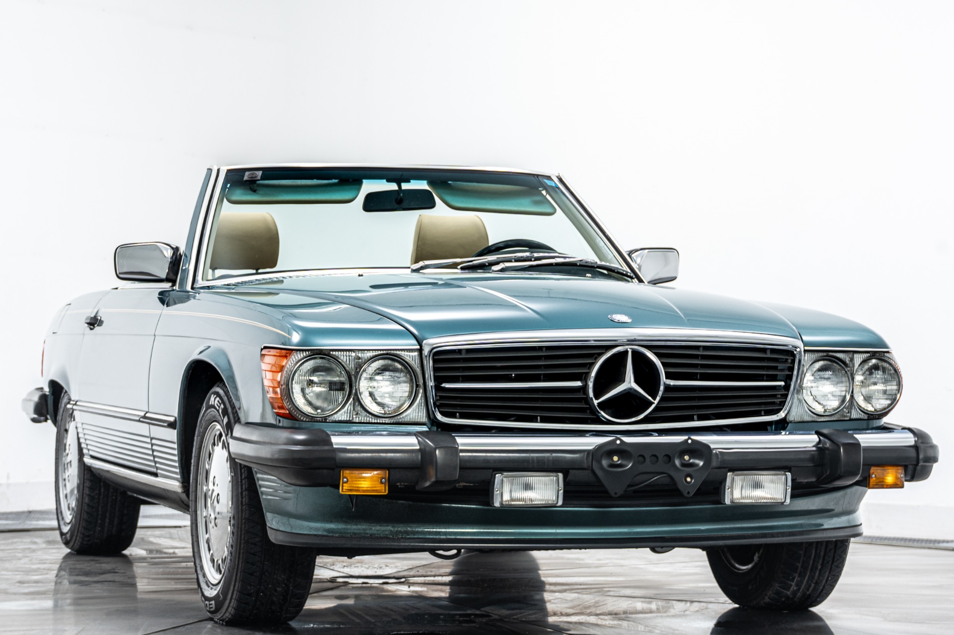Mercedes-Benz 560 Series 560 SL -Highly Original, Removable Hardtop
