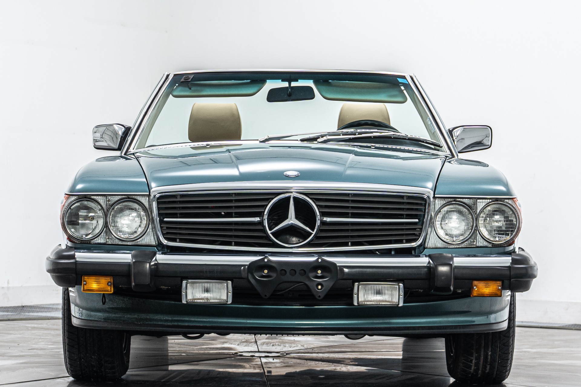Mercedes-Benz 560 Series 560 SL -Highly Original, Removable Hardtop