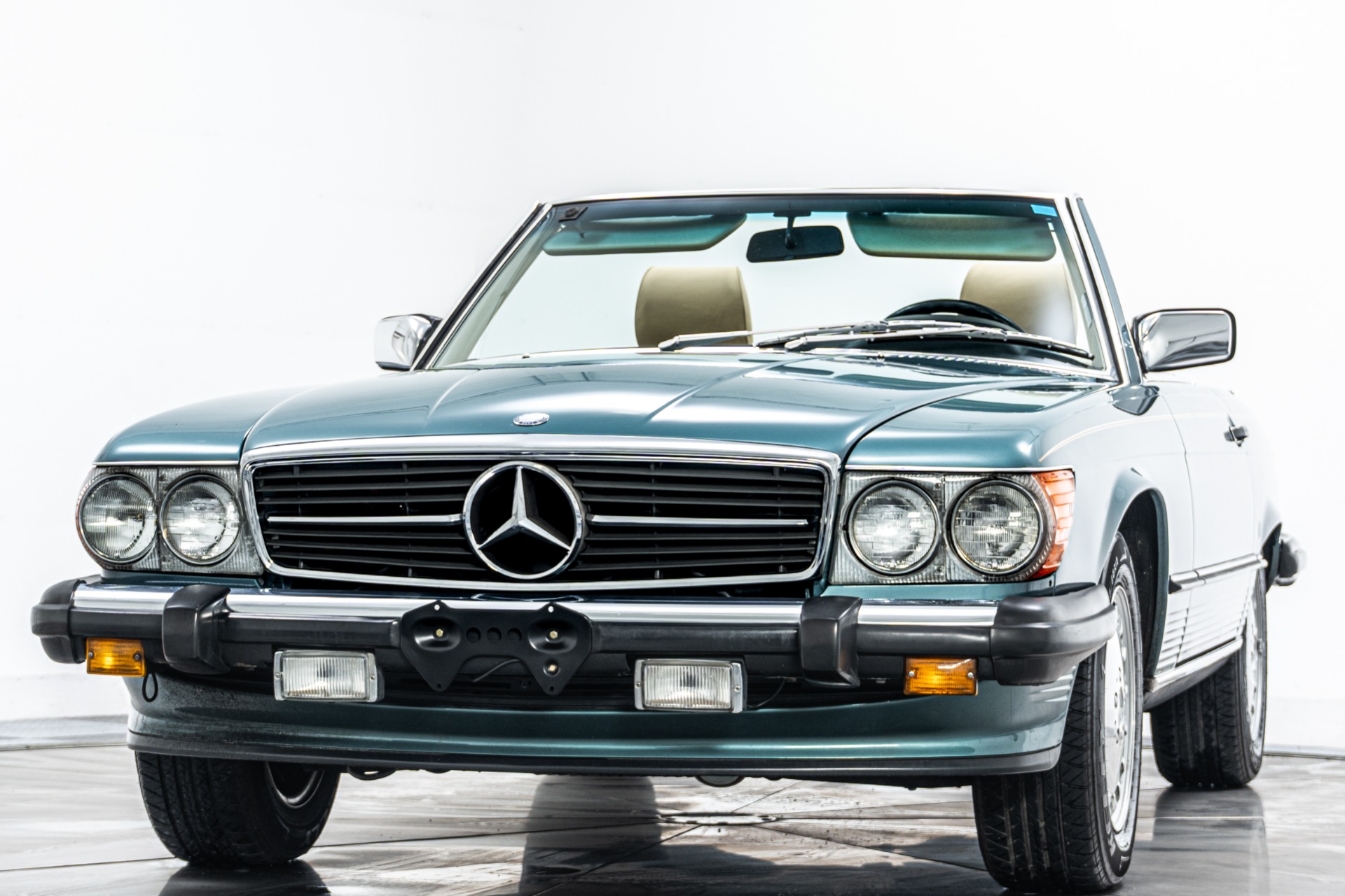 Mercedes-Benz 560 Series 560 SL -Highly Original, Removable Hardtop