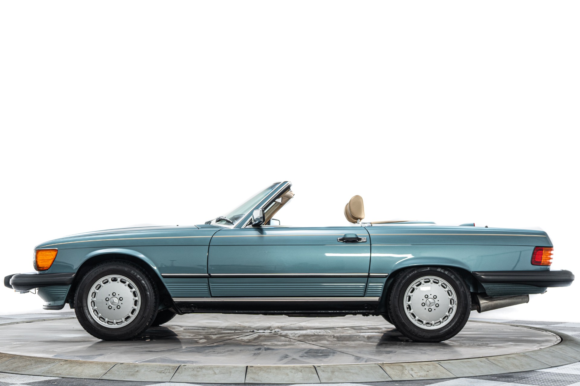 Mercedes-Benz 560 Series 560 SL -Highly Original, Removable Hardtop