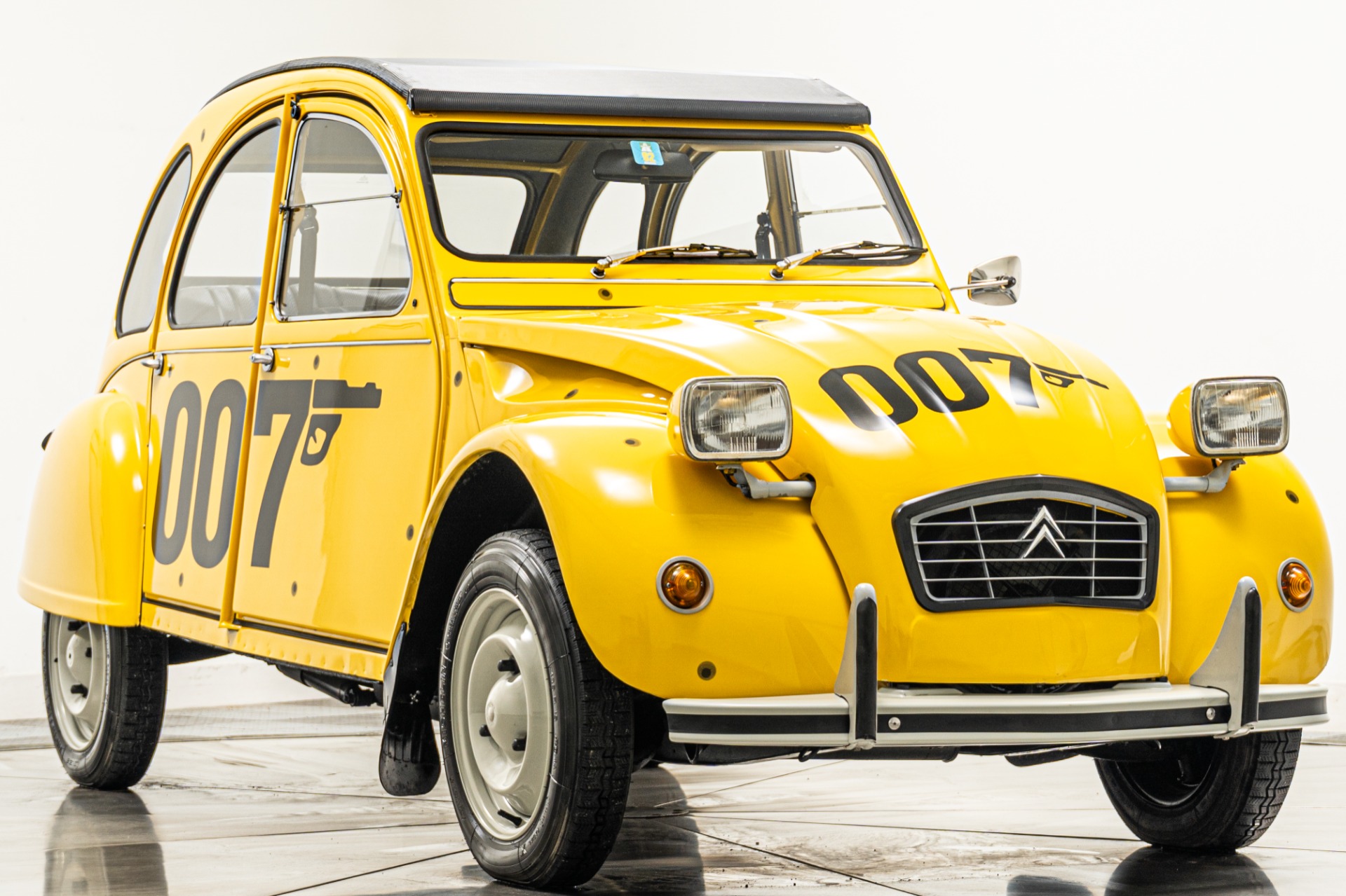 Citroen 2CV6 Special -James Bond Tribute, Original Swiss Car