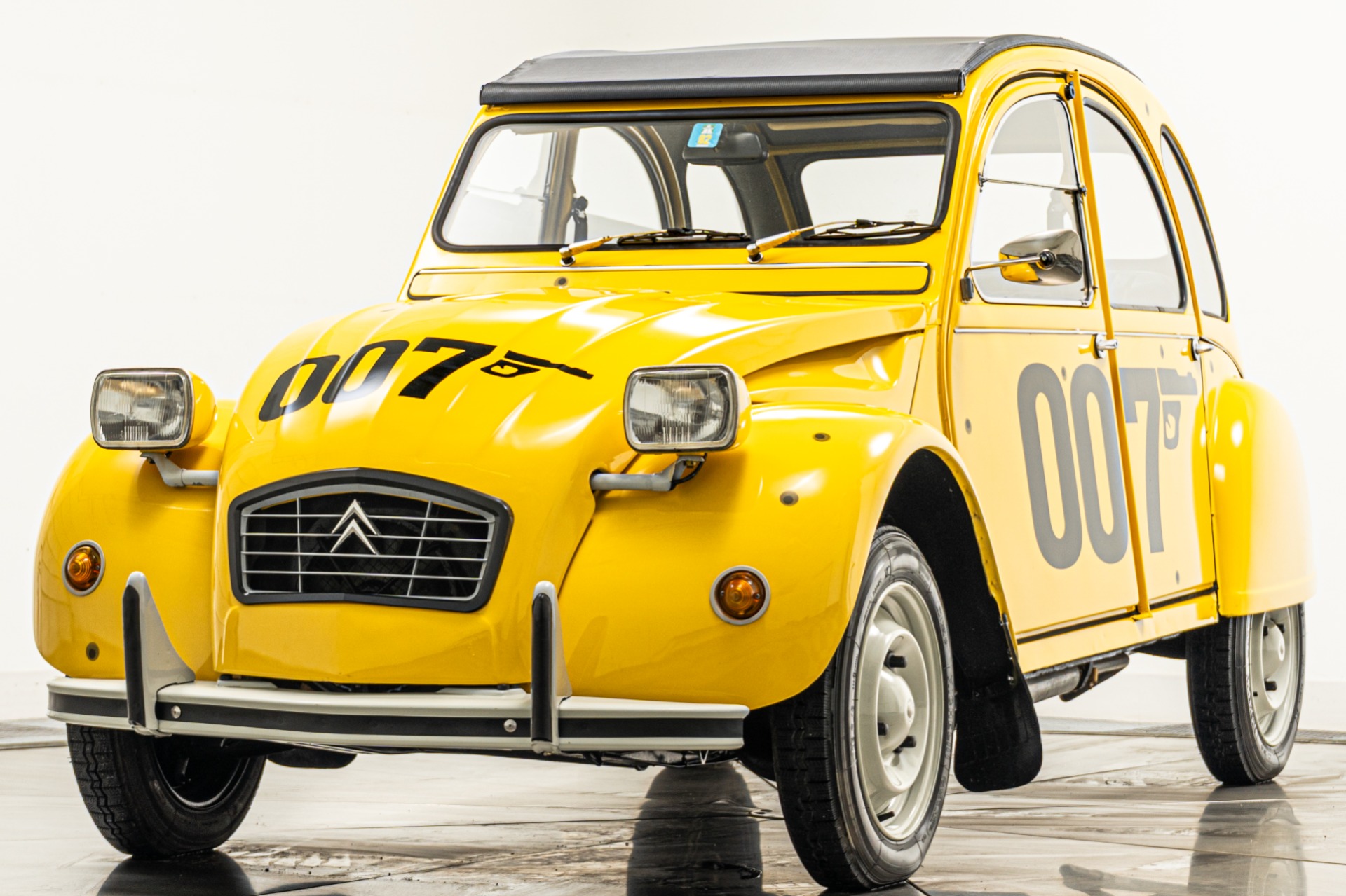 Citroen 2CV6 Special -James Bond Tribute, Original Swiss Car